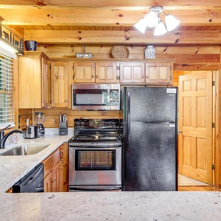 Pigeon Forge Cabin Premier Location And Hot Tub Екстер'єр фото