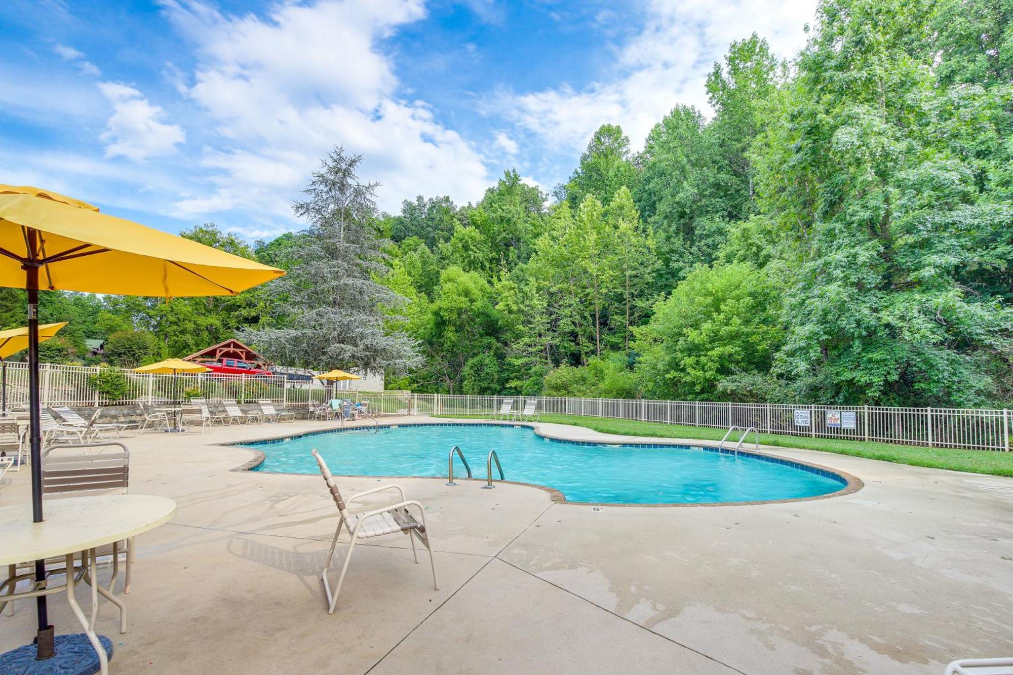 Pigeon Forge Cabin Premier Location And Hot Tub Екстер'єр фото